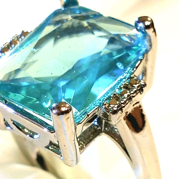 Jewelry - Large emerald, aquamarine.